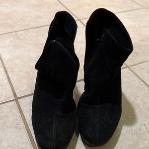 La CANADIENNE Black Suede Folded Cuff Ankle Boots
